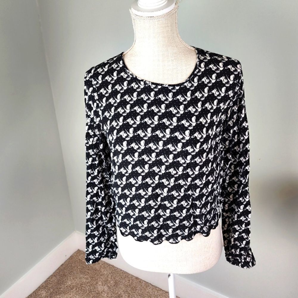 AEROPOSTALE WOMEN'S TOP  FEATURES WHITE FLYING BIRDS LONG SLEEVE SIZE SMALL